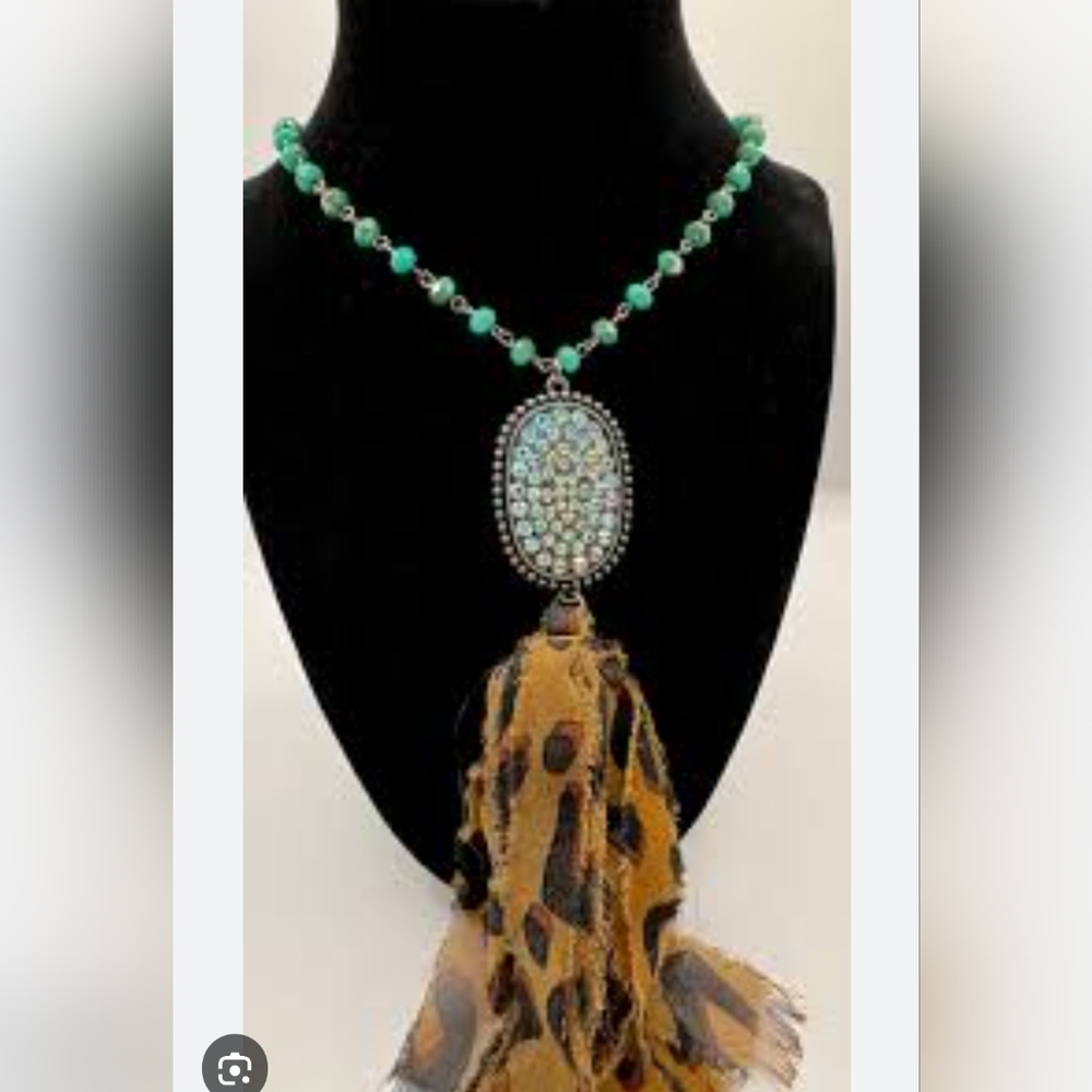 Plunder Betsy Neckalce. Turquoise with Antique necklace. Excellent Condition